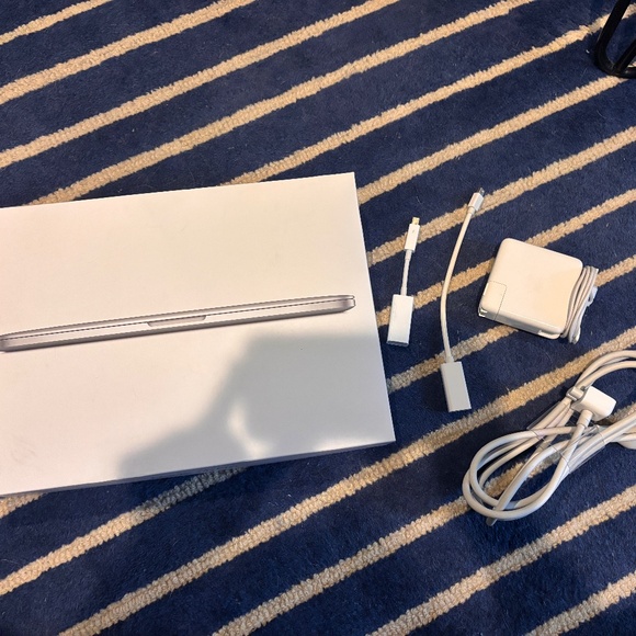 Apple MacBook Pro 13.3" Laptop - Picture 12 of 13